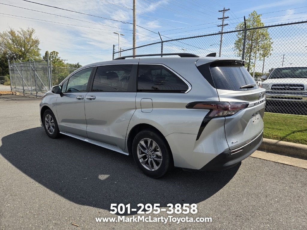 2025 Toyota Sienna XLE 8 Passenger