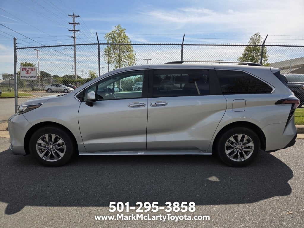 2025 Toyota Sienna XLE 8 Passenger