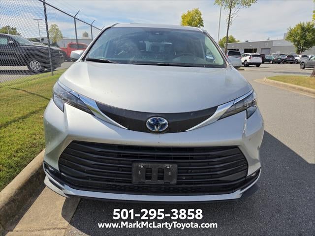 2025 Toyota Sienna XLE 8 Passenger