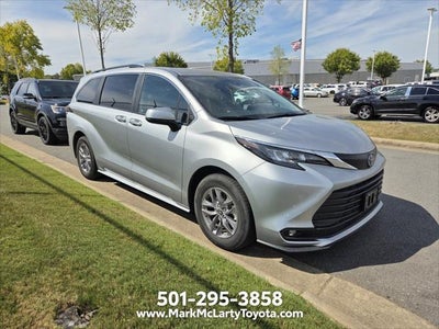 2025 Toyota Sienna XLE 8 Passenger