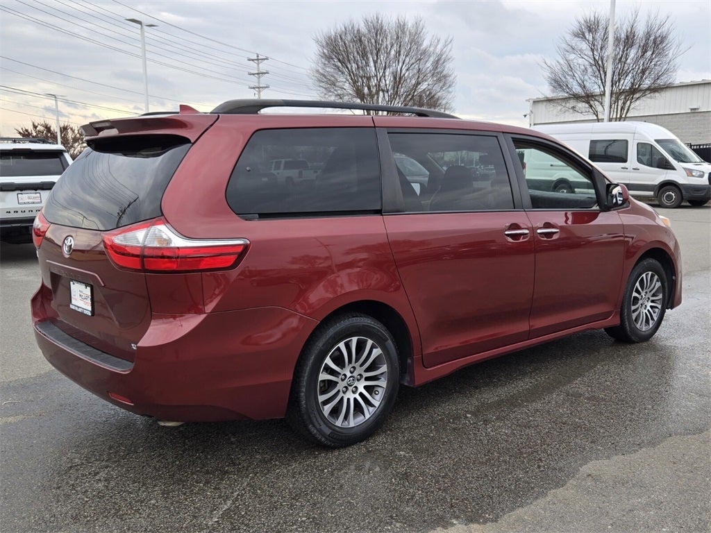 2019 Toyota SIENNA XLE 3.5L L 7 Passenger
