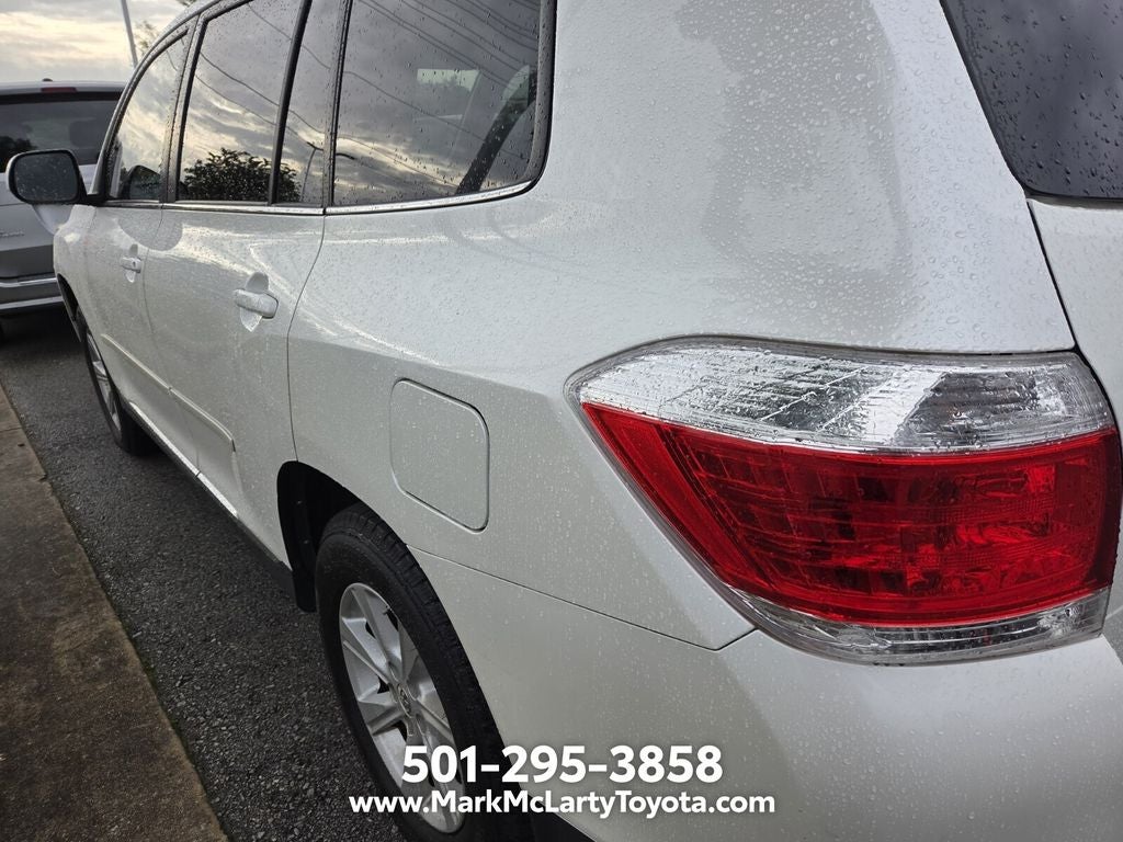 2011 Toyota HIGHLANDER SE