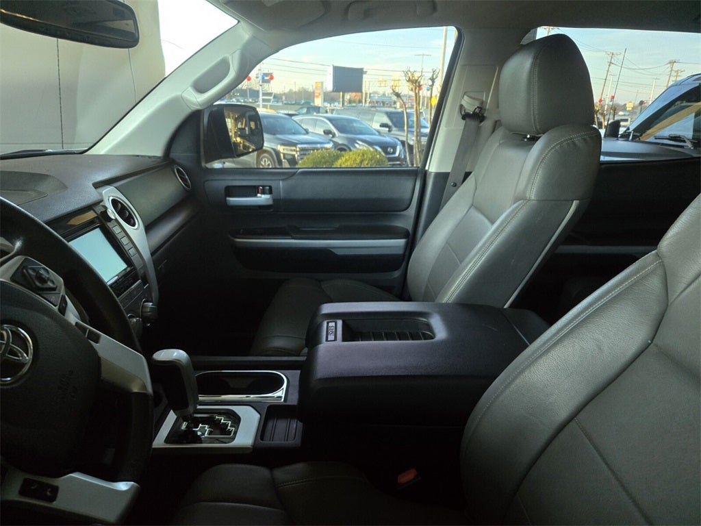 2018 Toyota TUNDRA 4X4 SR5