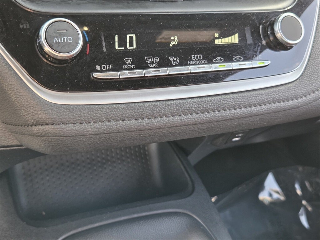 2025 Toyota COROLLA SE