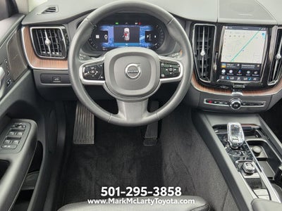 2023 Volvo XC60 B5 Ultimate Dark Theme