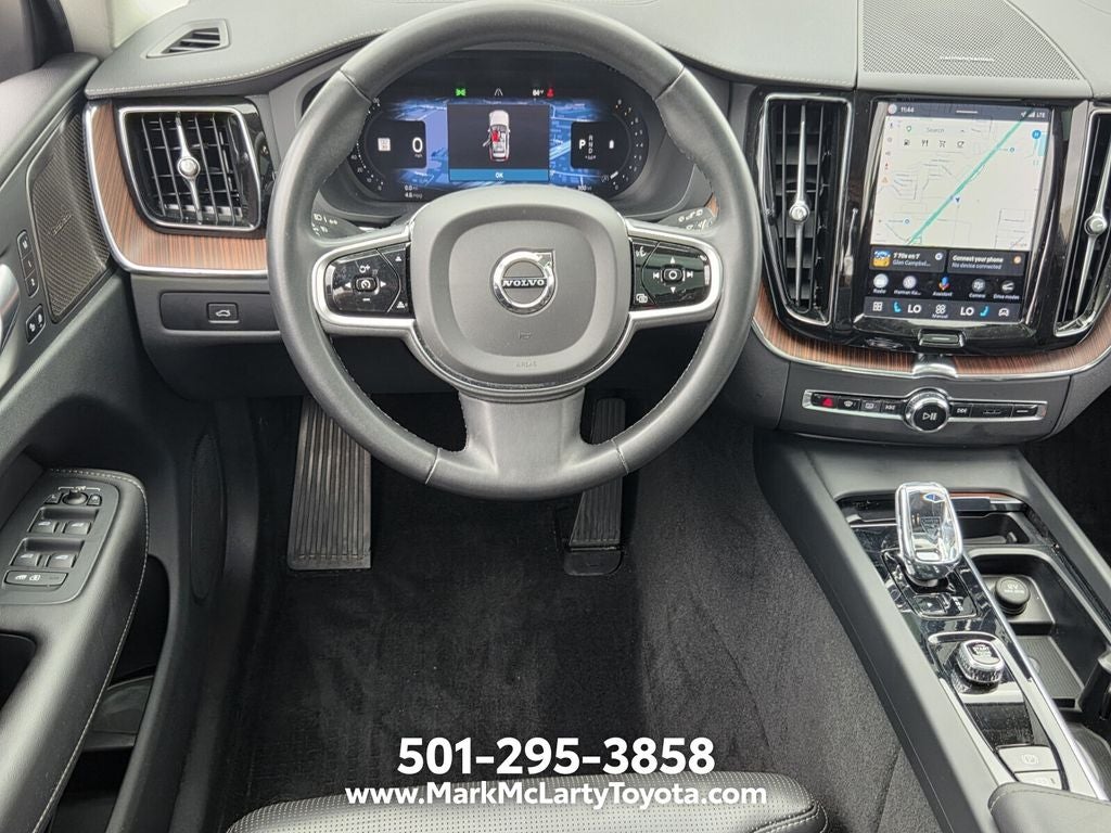 2023 Volvo XC60 B5 Ultimate Dark Theme