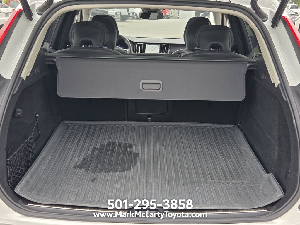 2023 Volvo XC60 B5 Ultimate Dark Theme