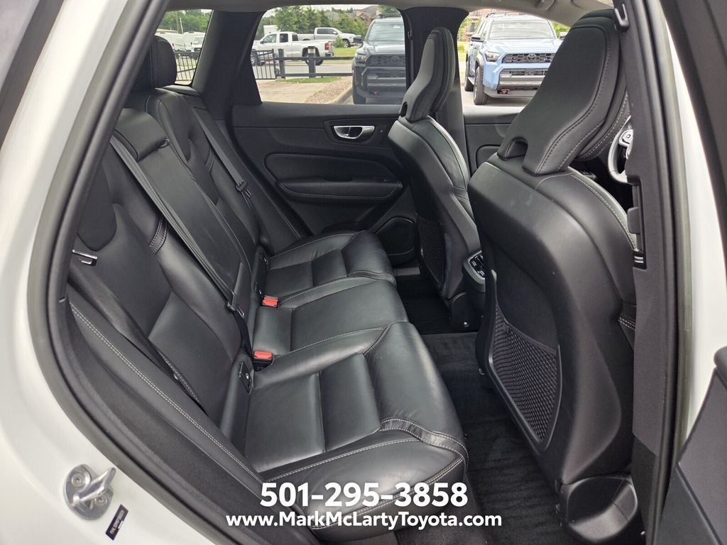 2023 Volvo XC60 B5 Ultimate Dark Theme