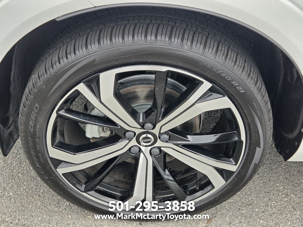 2023 Volvo XC60 B5 Ultimate Dark Theme