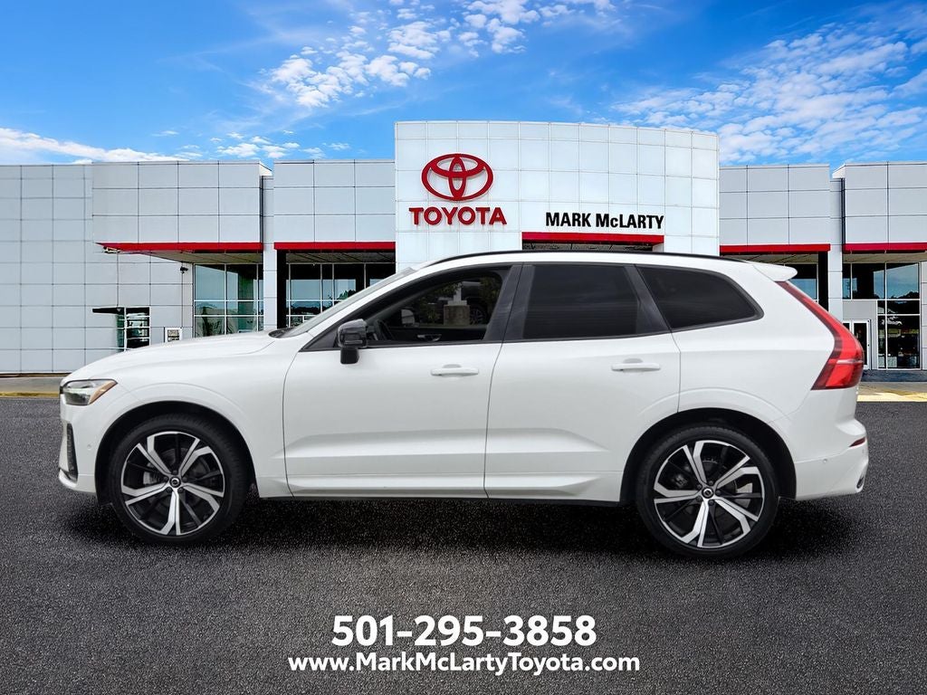 2023 Volvo XC60 B5 Ultimate Dark Theme