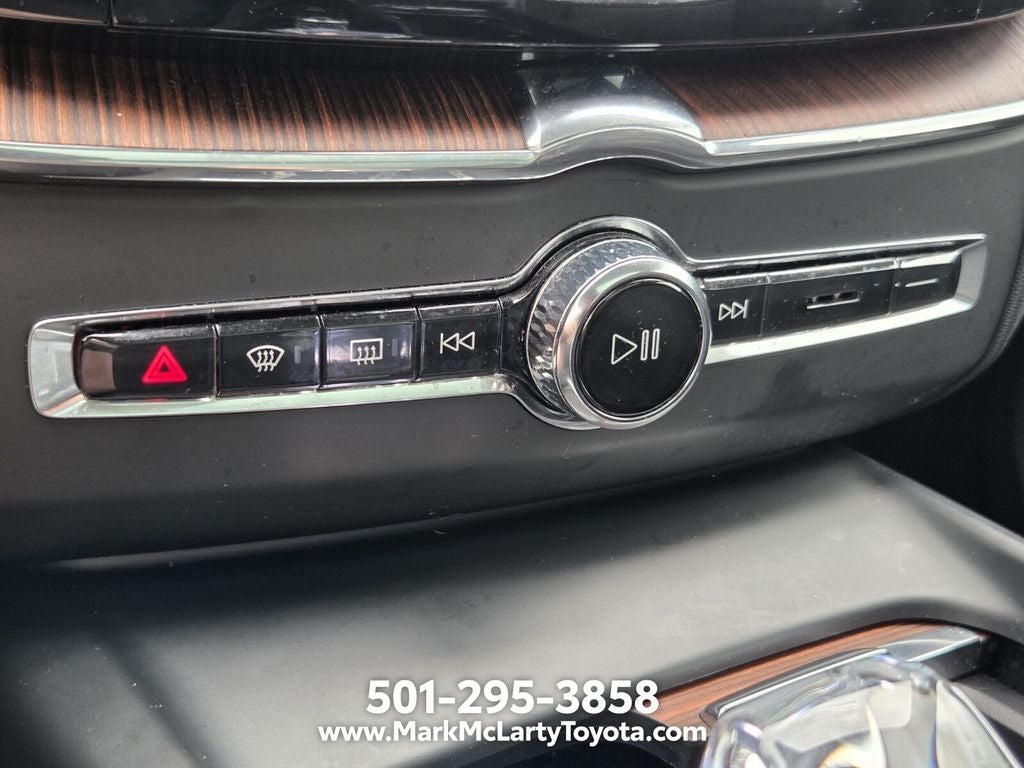 2023 Volvo XC60 B5 Ultimate Dark Theme