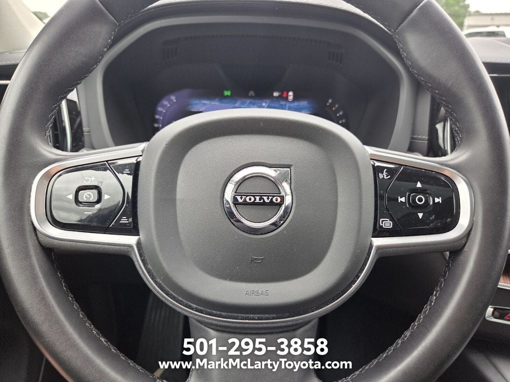2023 Volvo XC60 B5 Ultimate Dark Theme