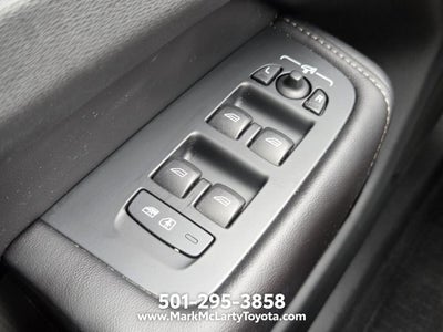 2023 Volvo XC60 B5 Ultimate Dark Theme