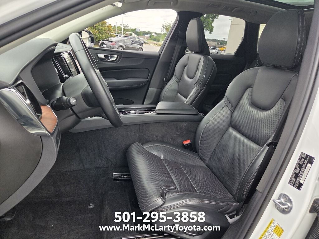 2023 Volvo XC60 B5 Ultimate Dark Theme