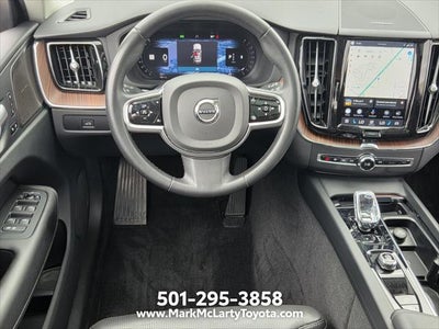 2023 Volvo XC60 B5 Ultimate Dark Theme