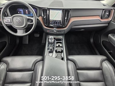 2023 Volvo XC60 B5 Ultimate Dark Theme