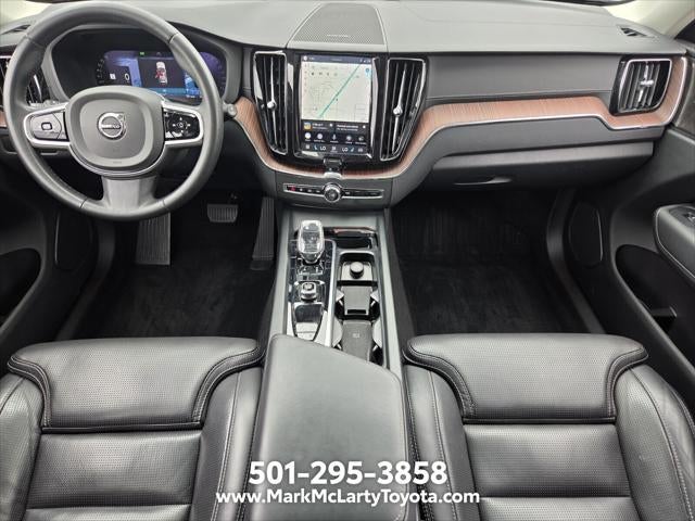 2023 Volvo XC60 B5 Ultimate Dark Theme