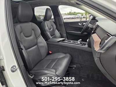 2023 Volvo XC60 B5 Ultimate Dark Theme