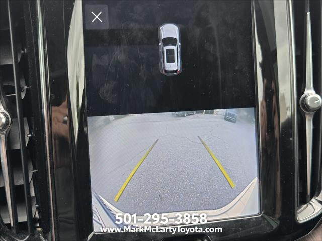 2023 Volvo XC60 B5 Ultimate Dark Theme