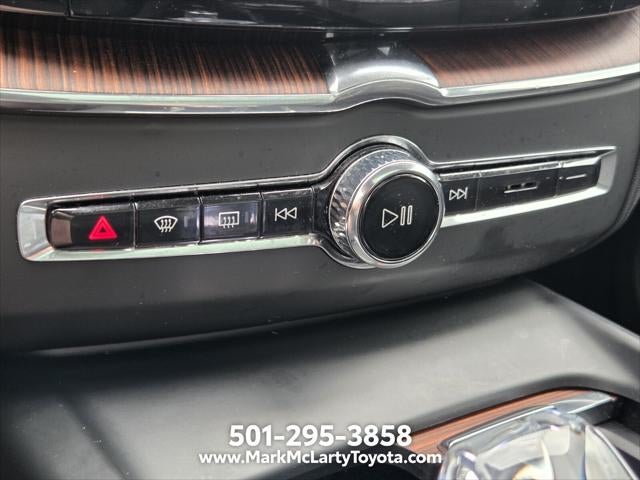 2023 Volvo XC60 B5 Ultimate Dark Theme