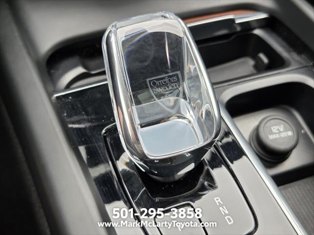 2023 Volvo XC60 B5 Ultimate Dark Theme