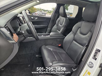 2023 Volvo XC60 B5 Ultimate Dark Theme