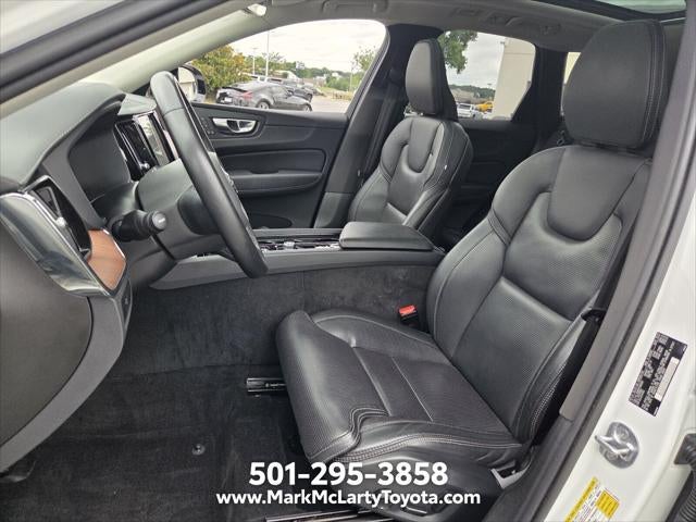 2023 Volvo XC60 B5 Ultimate Dark Theme