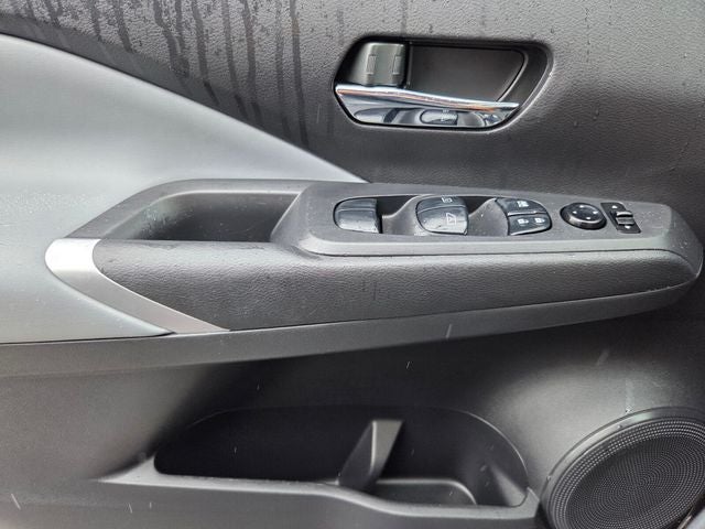 2022 Nissan Kicks SR