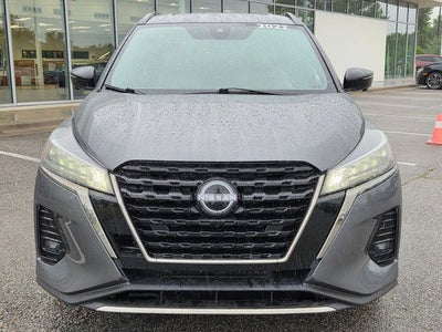 2022 Nissan Kicks SR