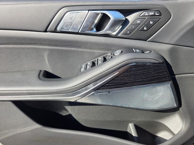 2027 BMW X7 M60i M Sport