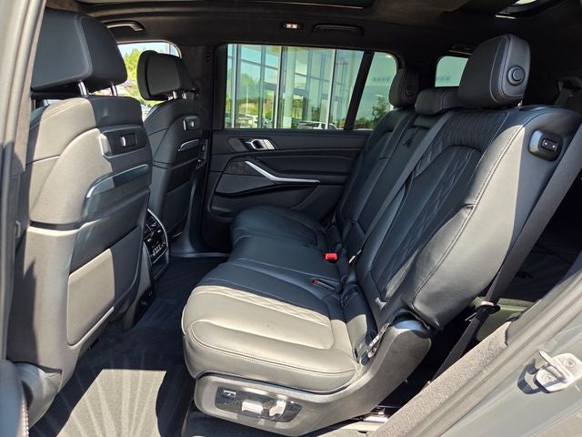 2027 BMW X7 M60i