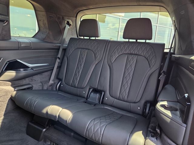 2027 BMW X7 M60i