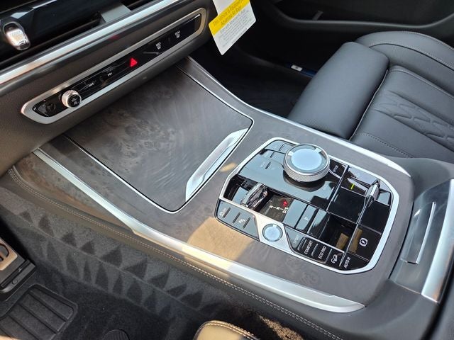 2027 BMW X7 M60i