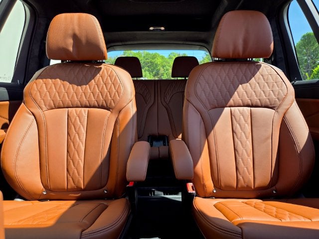 2027 BMW X7 M60i