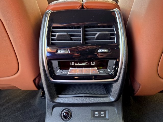 2027 BMW X7 M60i