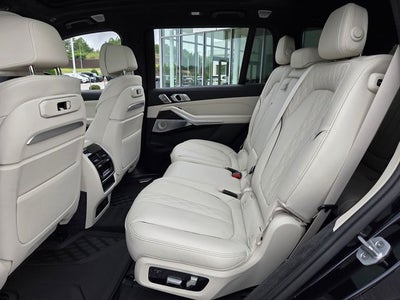 2027 BMW X7 M60i
