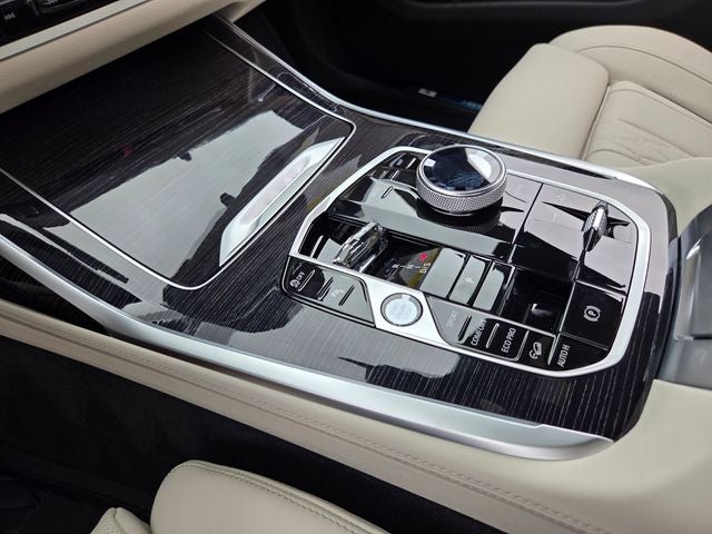 2027 BMW X7 M60i