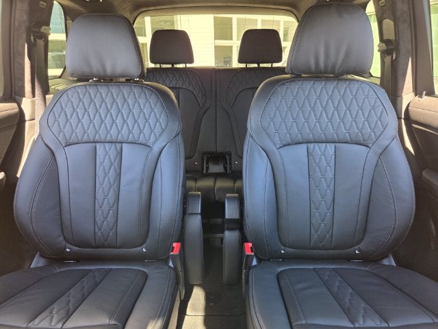 2027 BMW X7 M60i