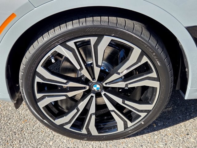 2027 BMW X7 M60i