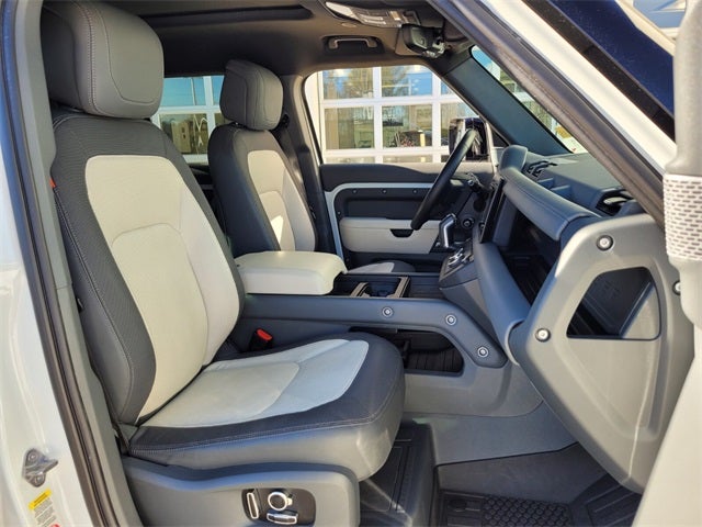2023 Land Rover Defender 130 X-Dynamic SE