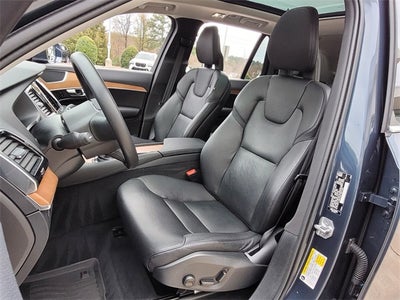 2021 Volvo XC90 T6 Momentum