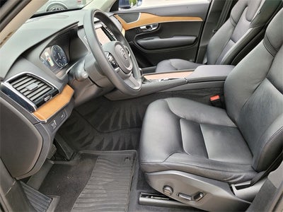 2021 Volvo XC90 T6 Momentum