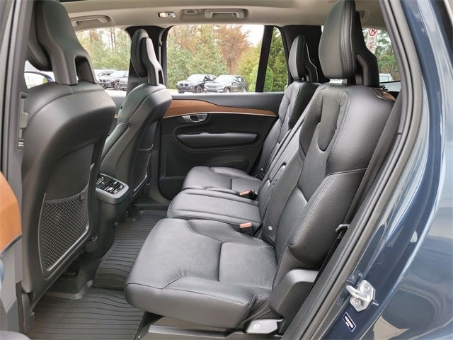 2021 Volvo XC90 T6 Momentum