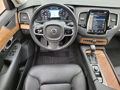 2021 Volvo XC90 T6 Momentum