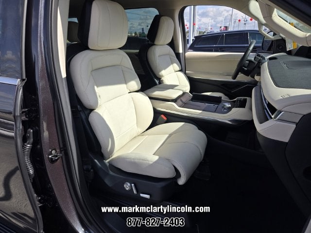 2027 Lincoln Navigator Premiere