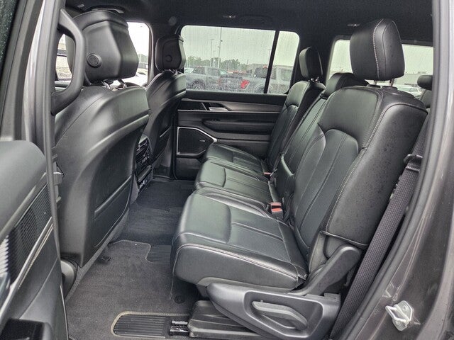 2025 Jeep Wagoneer Base