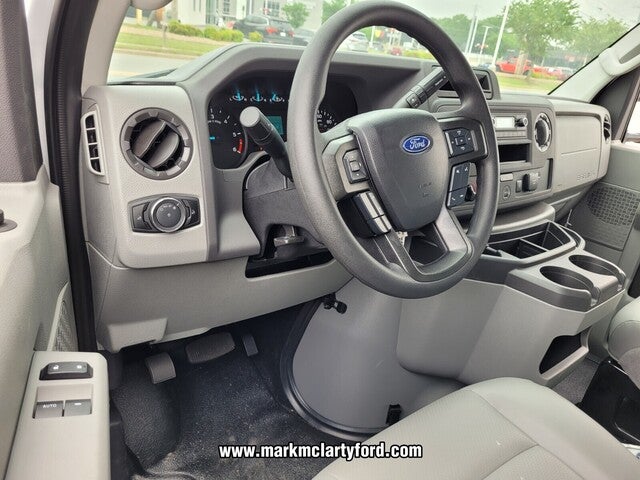 2025 Ford E-450SD Base DRW