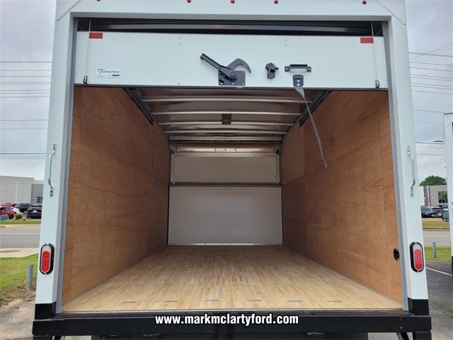 2025 Ford E-450SD Base DRW