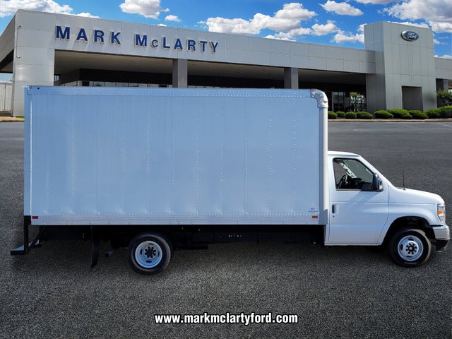 2026 Ford E-450SD Base DRW