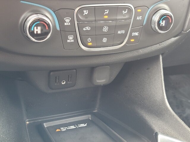 2023 Chevrolet Traverse LT Cloth w/2FL